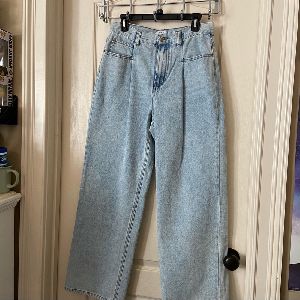 NWOT Light Wash High-Waisted Forever 21 Jeans